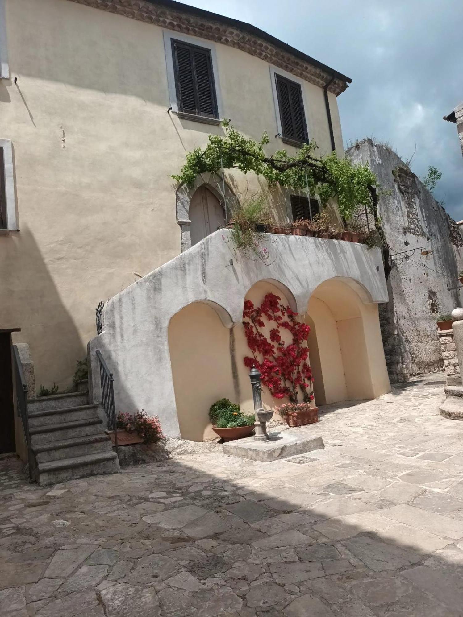 La Chicca Alloggio Turistico Itri Luaran gambar